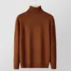 Suéter de Cuello Alto de Hilo Retorcido Europeo y Americano para Hombre Tejido de Punto Ajustado de Manga Larga Cuello Alto Camisa de Capa Base Cálida Suéter con Peto Moderno