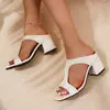 Sandalias Cuadradas Europeas y Americanas de Tacón Grueso Transfronterizas En Stock Verano Tallas Grandes para Mujer Chanclas de Tacón Grueso Transfronterizas para Mujer Nuevas Venta al por Mayor Tallas Grandes