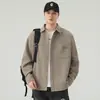 Nueva chaqueta camisa casual de otoño para el trabajo con corte tridimensional, cuello de solapa, bordado, corte holgado, mangas largas, camisa lisa para hombre