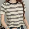 En Stock Estilo Fresco Cuello Redondo Rayado Versátil Manga Corta Seda de Hielo Top Punto para Mujer Diseño de Verano Camisa de Punto Adelgazante