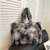 Bolsa de ombro de pelúcia outono e inverno transfronteiriça, grande capacidade, bolsa tote macia e fofa, estilo delicado, adequada para estudantes e pessoas que vão ao trabalho