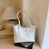 Bolso tote retro de cuero simple de alto valor para el trabajo, gran capacidad, bolso casual, nuevo bolso de mano para mujer, moderno