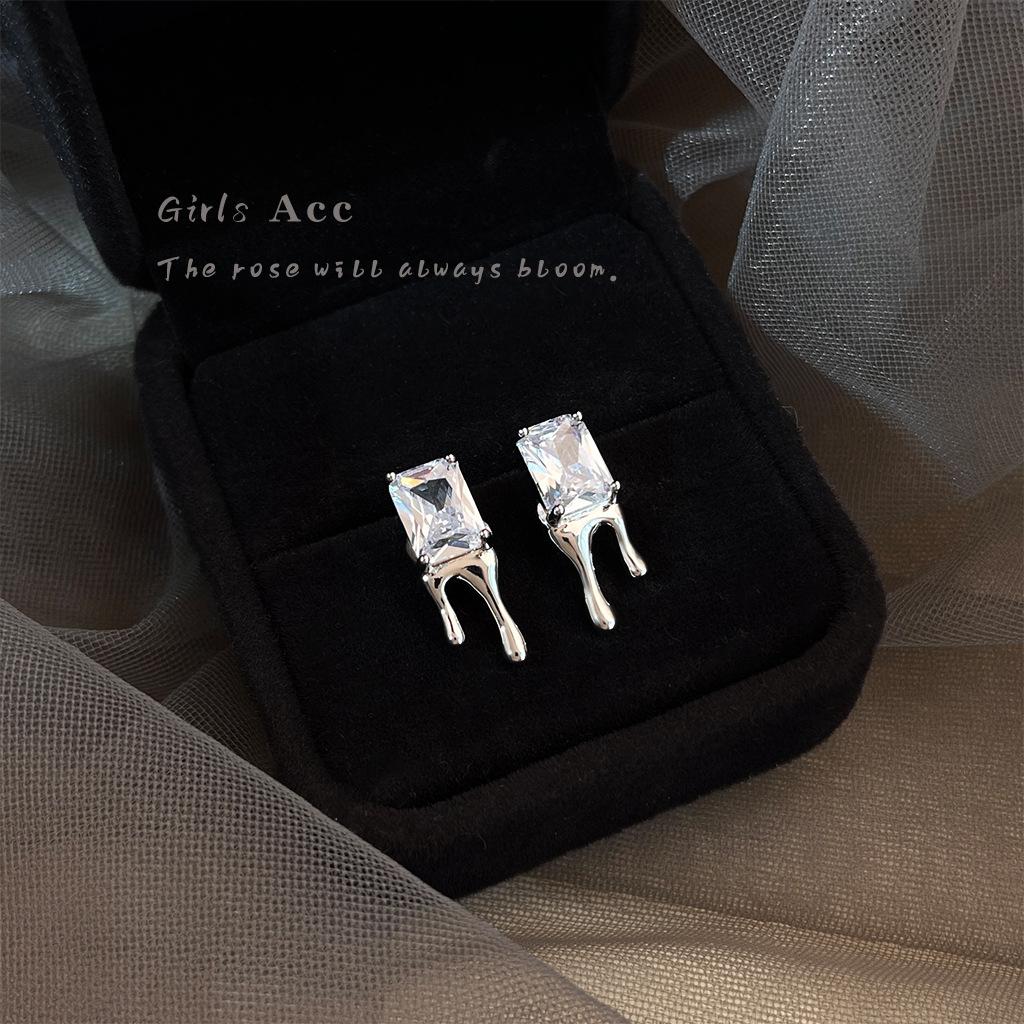 1_0041_耳语场景新水印 拷贝 11.jpg