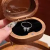 Anel de Zircônia em Formato de Laço Doce e Delicado Estilo Floresta para Mulheres, Anel Aberto Ajustável para Dedo Indicador, Anel da Moda Atacado