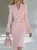 El nuevo y moderno vestido tipo traje de Amazon para otoño de 2025: un vestido traje chic, entallado a la cintura, de doble botonadura y manga larga