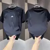 2026 Verão Masculino Nova Moda Patchwork Casual Versátil Manga Curta Gola Redonda Camiseta Tendência Bordado de Luxo Leve