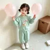 Nuevo Conjunto Lindo para Niñas Estilo Coreano Primavera Otoño 2026 Nuevo Ropa para Niños Pequeños y Medianos Sudadera Elegante de Moda Conjunto de Dos Piezas para Bebé