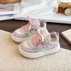 2026 Nuevos Zapatos Deportivos para Niños Huevo Versátiles Zapatos Blancos Pequeños Suela Gruesa Zapatos de Tabla Zapatos de Primavera para Mujer Dropshipping