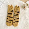 Meias de fleece de coral quentes para mulheres, meias de cano médio sem soltar fiapos, gato de desenho animado 3D, espessadas, meias para dormir, meias para chão de inverno