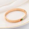 Pulsera de acero de titanio ovalada con goteo de aceite rojo y verde transfronterizo, nueva, de oro de 18 quilates, para mujer, estilo coreano, combina con todo, disponible al por mayor.