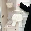 Conjunto de Jaqueta Xadrez com Gola Alta Estilo Delicado para Meninas, Conjunto Elegante de Duas Peças com Jaqueta de Renda e Calça Saia para Bebês Meninas na Primavera e Outono