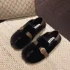 Chinelos peludos para o outono e inverno para mulheres, sapatos de algodão para uso externo em novo estilo 2026, sapatos da moda com sola plana, tendências, sola macia