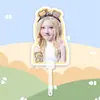 Grupo Babymonster Ruka Kawii e Kaori Ayase Placa Grande de Recepção no Aeroporto Merchandise de Apoio ao Show