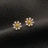 Comercio Exterior Moda Europea y Americana Pendientes Frescos con Flor de Pedrería Amarilla Incrustada Pendientes de Botón de Margarita Pendientes de Pétalo Collar para Mujer