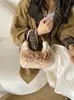 Bolso bandolera de un solo hombro con forma de media luna esponjosa, nueva colección otoño/invierno 2026, bolso de peluche para la escuela y el trabajo, bolso de un solo hombro de nicho para llevar debajo del brazo
