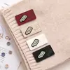 Logo de Cuero Cubierto de Doble Capa Irregular Costura Distintiva Cuero Gamuza Prensado en Caliente Bolso Sombrero Costura Logo Decorativo