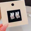 Pendientes de Botón Geométricos en Forma de C con Incrustaciones de Pedrería Estilo Nuevo Europeo y Americano con Pasador de Plata Pendientes de Lujo Ligero con Sensación de Alta Gama Exquisitos Modernos Versátiles Accesorios para Pendientes para Mujeres
