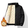 Jaqueta grossa forrada com fleece masculina para outono e inverno, casaco de algodão com lã de cordeiro, quente, tamanho grande, versátil, casaco curto de algodão para homens jovens e de meia-idade