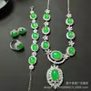 Conjunto de Luxo de Calcedônia Verde Gelo: Colar, Brincos, Anel e Pulseira de Zircônia Banhados a Prata Conjunto de Quatro Peças em Estoque