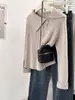 Cardigã de malha cinza com gola e zíper duplo para mulheres, outono e inverno, com um design único, estilo de nicho e um toque sofisticado