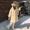 Abrigo de algodón plumón color amarillo lechoso para mujer petite, nuevo modelo invierno 2026, estilo universitario, botón de cuerno, chaqueta de algodón de longitud media