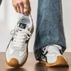 Zapatos de hombre estilo alemán, nueva colección de primavera 2026, zapatillas deportivas casual, antideslizantes, estilo Forrest Gump, versátiles para adolescentes, zapatillas de lona con suela blanda