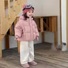 Casaco de inverno acolchoado de algodão para meninas 2026 novo estiloso jaqueta de algodão espessa para outono e inverno para meninas pequenas casaco de algodão com enchimento de plumas