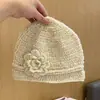 Gorros de Lana Tejidos a Crochet Hechos a Mano para Mujer, Gorros Tejidos Florales con Brillo Fino Hechos en Fábrica, En Stock, Mismo Estilo que Teng Jie, Gorros Envolventes de Otoño e Invierno al por Mayor
