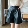 Shorts de Couro Femininos 2025 Outono e Inverno Pu Estilo Coreano Shorts de Couro Linha A Cintura Alta Perna Larga Shorts na Altura do Joelho Soltos Emagrecendo Retos Shorts Mid-Length