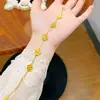 Nuevo Modelo de la Tienda Dorada: Pulsera Deslumbrante de Escamas de Dragón con Cinco Flores y Hielo Triturado con Pequeño Diseño de Flor de Durazno, Oro de Imitación, Pulsera de Lujo Ligero