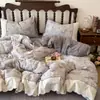 Juego de ropa de cama de doble capa de gasa con encaje francés, mezcla de lino y algodón engrosado para otoño e invierno, con funda nórdica de estilo retro adecuada para todas las estaciones.