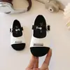 Zapatos de Moda de Cuero para Niñas en Stock, Nuevos Zapatos Individuales de Estilo Coreano con Boca Baja y Suela Suave con Lazo y Adorno de Encaje, Zapatos de Princesa