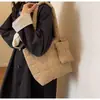 Nova Bolsa de Ombro Retrô Simples para Outono e Inverno deste Ano, Bolsa Tote de Algodão e Penugem Versátil para Axila para Mulheres