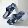 Sandálias Externas de Tamanho Grande para Homens 2026 Novo Estilo Casa Banheiro Moda Sola Grossa Antiderrapante Sandálias de Praia Moda Masculina