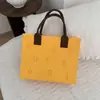 Bolsa de fieltro hecha a medida para baby showers, eventos corporativos, Festival de Primavera, recuerdos de boda, bolsa de mano, bolso de mano de fieltro, hecho a mano