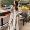 Gabardina larga de color liso con botones y cinturón estilo británico para mujer, otoño e invierno, abrigo de nicho elegante y sofisticado