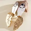 Pendientes Metálicos Brillantes con Forma de Hoja Transfronterizos Europeos y Americanos, Pendientes Statement Únicos y Elegantes con un Toque de Gama Alta de Nicho