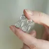 Anillo de Fibra de Gardenia Estilo Vintage para Mujer, Diseño Retro de Línea Hueca, Elegante Anillo Abierto Ajustable Estilo Francés