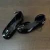 Estilo suave y elegante, nuevos zapatos planos de mujer color nude, adecuados para combinar con faldas, para ir al trabajo, sandalias de punta cerrada