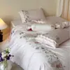 Juego de cuatro piezas de algodón de fibra larga, estilo fresco y suave, con bordado floral, ropa de cama transpirable 100% algodón rosa para niñas