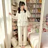 Pijama de moda para niña con cuello de muñeca y estampado de dibujos animados, conjunto de manga larga y pierna larga para primavera y otoño, ropa de estar elegante y cómoda