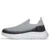 Sapatos Masculinos de Primavera 2025 Novo Modelo Tênis Respiráveis de Malha Slip-On Fly-Knit Casuais Tendência Sapatos Masculinos Todo Preto