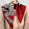 Lenço quadrado com estampa de zebra em mistura de seda e lã para mulheres, lenço decorativo elegante e versátil, recomendado como presente para a mãe