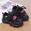Tênis esportivos infantis, tênis estilo "dad shoes" para meninas, com forro de fleece, populares sapatos casuais de inverno, tênis de corrida leves e com sola macia para meninas