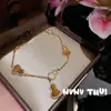 Pulseira Fulu Dourada com Cabacinha de Fritillary Rosa, Pedra Fulu, Joia Haute Couture, Flor de Cristal Branco Natural, Pulseira Flor do Deus Flor