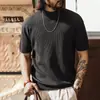 Nova camiseta de malha canelada texturizada de manga curta masculina, marca moderna de verão, camiseta legal e casual com gola meio alta