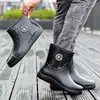 Botas de lluvia de verano para hombre, adecuadas para sitios de construcción, que brindan protección impermeable, antideslizante y resistente al desgaste para trabajos al aire libre, pesca y días lluviosos; zapatos de trabajo de suela gruesa