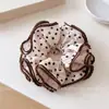 Scrunchie multicamadas estilo coreano, delicado e doce, com bolinhas e toque de luxo para prender um coque ou rabo de cavalo na parte de trás da cabeça