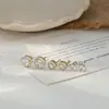 Modelo Nuevo 2026 Tarjeta Única con Tres Pares de Aretes para Mujer, No Necesita Quitarse para Dormir, Aretes Geométricos de Zirconia, Aretes Sencillos para Estudiantes