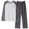 Em estoque, pronto para enviar: Conjunto de pijama masculino moderno de algodão com mangas compridas e calças compridas para o outono, conjunto de duas peças tipo pulôver, conjunto de loungewear masculino para transmissão ao vivo transfronteiriça